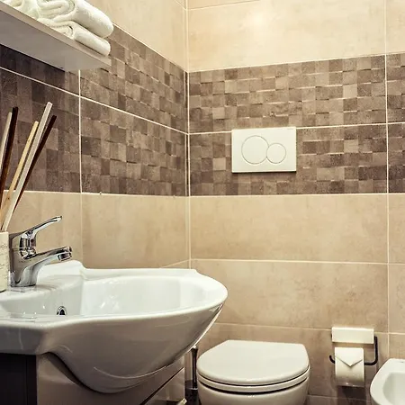 Spacious Apt Via Dei Mille * Rom