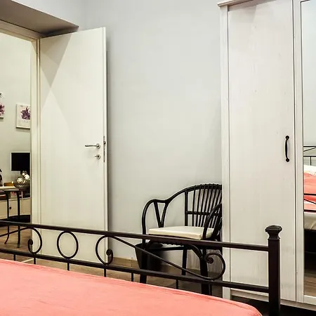 Spacious Apt Via Dei Mille * Rom